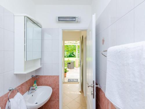 Color Apartments - Comfort One Bedroom Apartment with Terrace and Partial Sea View Yellow