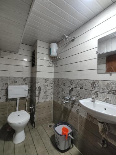 Koupelna v ubytování AMBIENT HOME STAY, In Nashik