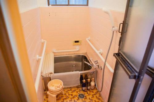 大阪市にある天下茶屋東の小さなバスルーム(バスタブ、トイレ付)