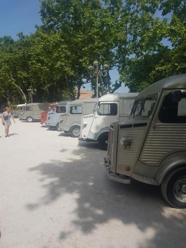 a row of parked vehicles in a parking lot at Chambres de l'univers in Arpaillargues-et-Aureillac