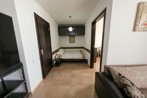 Postel nebo postele na pokoji v ubytování 2-room Apartment NFT Gudauri Penta 405