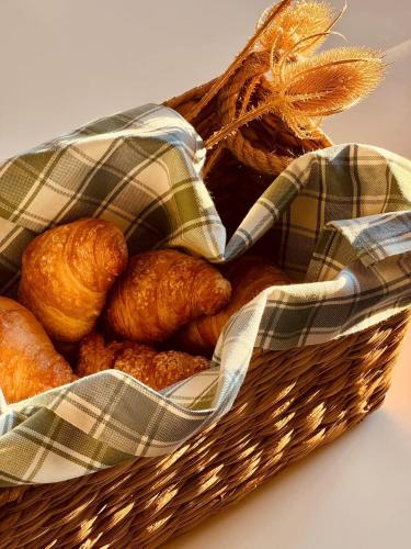 Makanan di atau berdekatan rumah tamu ini
