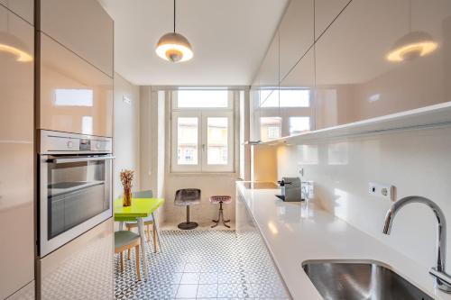 VIVA Aliados Spacious & Bright Flat