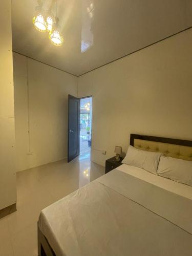a bedroom with a bed and a door to a hallway at Us Ville Inn in Valencia