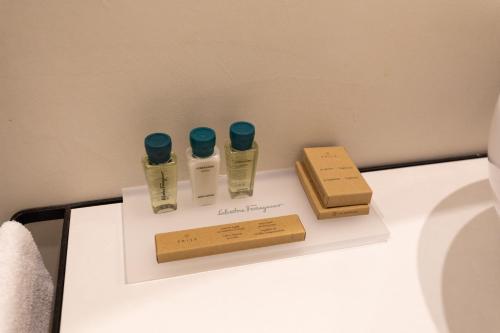 a table with two bottles of soap and a box at Relais Ammira in Naples