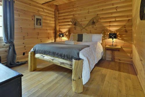 Les Chalets de Môh - 14 chalets indépendantsにあるベッド