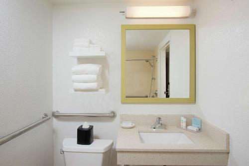 Bilik mandi di Hampton Inn Hilton Head