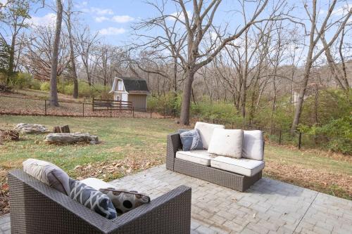 Unique 4BR Into The Woods - Fire Pit homeにある庭
