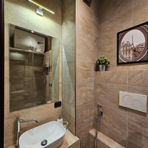 a bathroom with a sink and a mirror at San Donato Policlinico BBking in San Donato Milanese