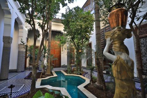 Bazén v ubytování Riad Louna Fes & Spa nebo v jeho okolí