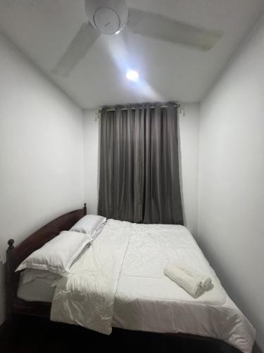 Postel nebo postele na pokoji v ubytování Country Homestay KK