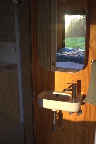GlenaireにあるThe Perfect Tiny House in Natureのギャラリーの写真