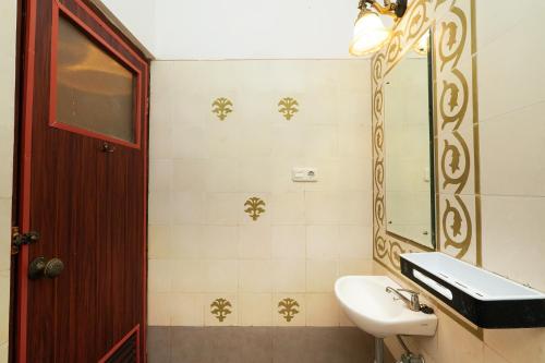 a bathroom with a sink and a mirror at Indraloka Heritage Homestay in Yogyakarta