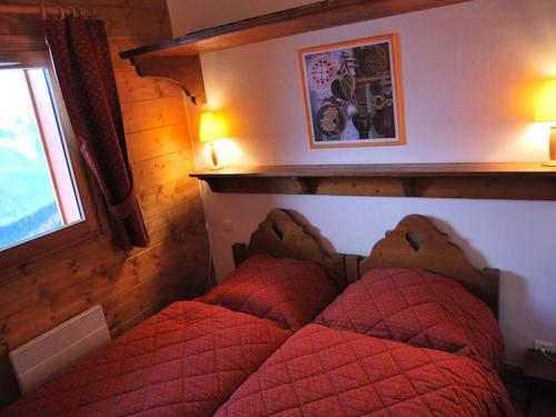 En eller flere senge i et værelse på Duplex 3 Chambres Les Arcs 1800, Accès Direct aux Pistes, 6 Personnes - FR-1-352-1