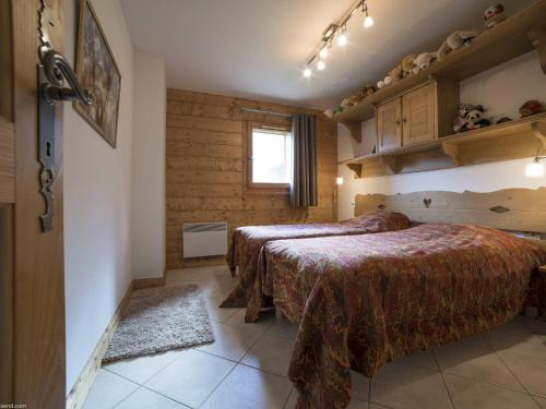 En eller flere senge i et værelse på Appartement 3 pièces ski aux pieds, parking, internet inclus - FR-1-352-2