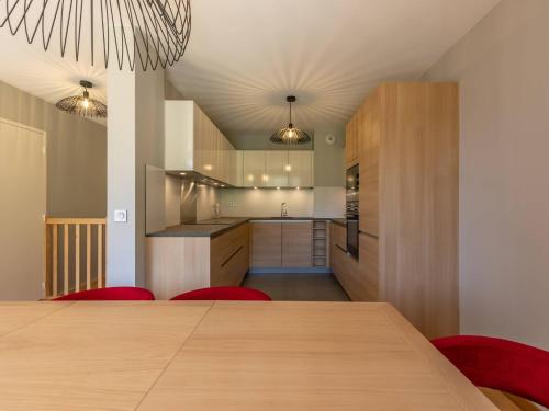 Duplex moderne 3 Chambres - Balcon, Piscine, Spa, Ski aux pieds - FR-1-352-57