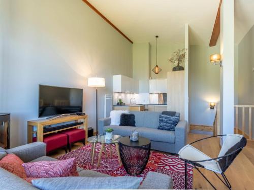 Photo de la galerie de l'établissement Duplex moderne avec piscine, spa et parking aux Arcs 1800 - FR-1-352-59, à Arc 1800