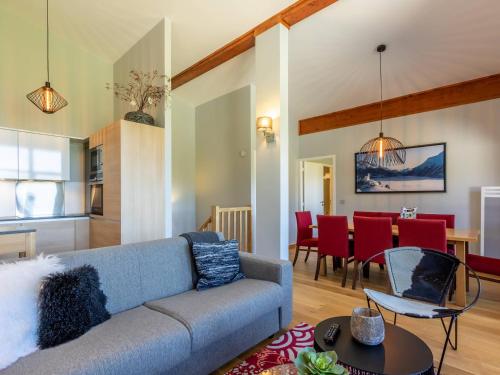 Photo de la galerie de l'établissement Duplex moderne avec piscine, spa et parking aux Arcs 1800 - FR-1-352-59, à Arc 1800