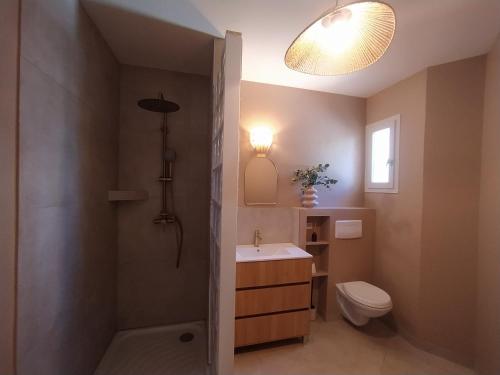 Photo de la galerie de l'établissement Maison Santolina, à Villeneuve-lès-Avignon