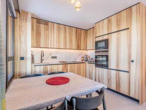 Photo de la galerie de l'établissement Appartement de luxe 4* pour 4 personnes avec SPA et parking Les Arcs 1800 - FR-1-352-89, à Bourg-Saint-Maurice