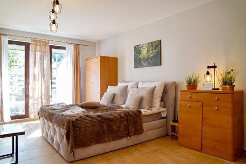 Katil atau katil-katil dalam bilik di Marea by Baltic Home