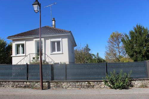 Montcuq, maison avec vue sur la Tour, classé 3***