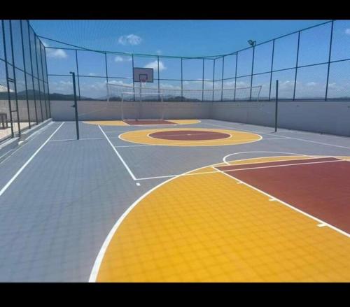 a rendering of a tennis court with a basketball hoop at Apartamento novo perto da praia e Beto Carrero in Piçarras