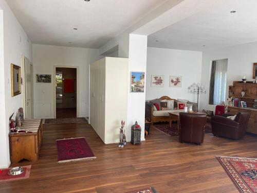 Zona de estar de Alpine City Suite