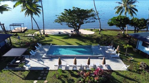 Bazén v ubytování Sublime Tahiti Beach Retreat nebo v jeho okolí