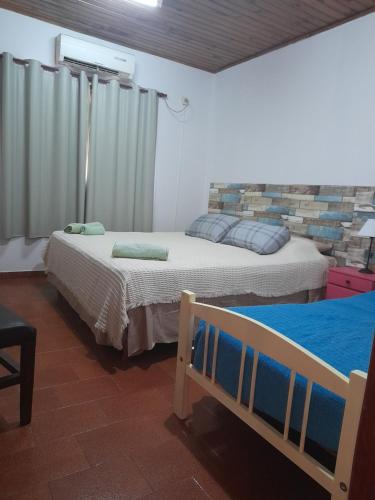 a bedroom with two beds and a window at Iguazú Cataratas Dpto2 in Puerto Iguazú