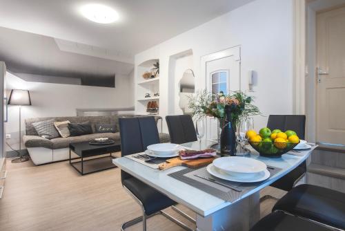 Arta Apartment City Center with Private Parking