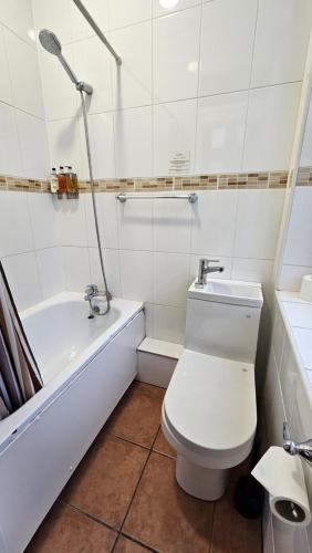 Koupelna v ubytování Newly renovated Studios & Ensuite Rooms! - Camberwell