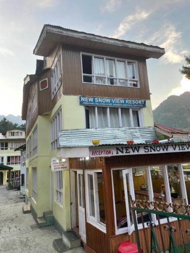 a new snow view resort building with a new show view resort at New snow view resort pahalgam in Pahalgām
