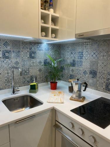 5min Santa Apolonia station I Ground floor flat near Alfama