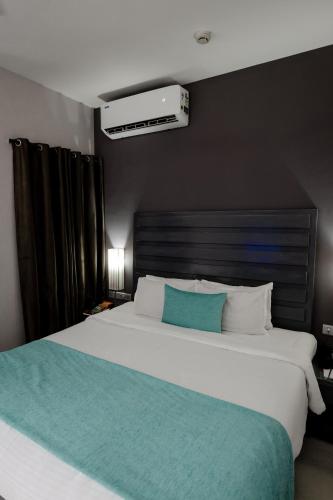 Postel nebo postele na pokoji v ubytování Regenta Baywatch Resort, Goa