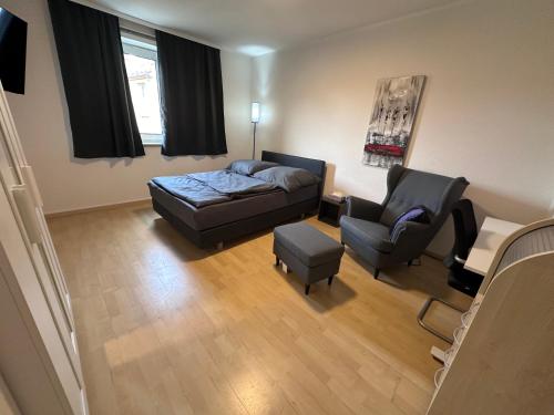 a living room with a bed and a couch at Nobel die Gemütliche Fewo mit besten Lage in Doos