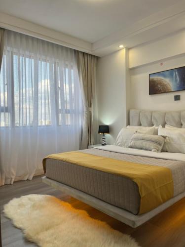 Postel nebo postele na pokoji v ubytování Aurora smart Homes City Oasis Gardens