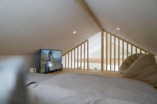 Giường trong phòng chung tại NEW - Luxury Loft
