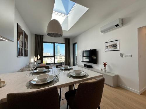 Brand new, City center, free parking, AC