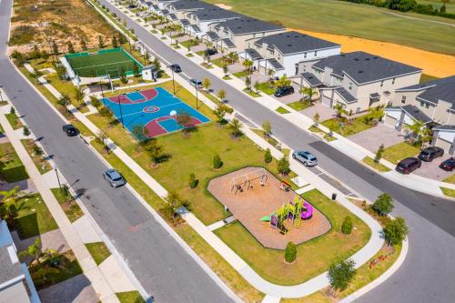 Luxury Family Retreat Walkable to the waterpark photo 62