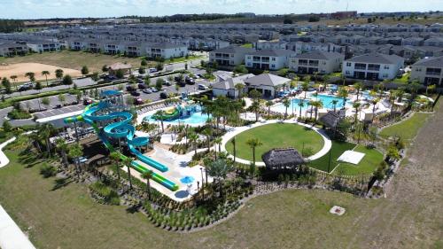 Luxury Family Retreat Walkable to the waterpark photo 49