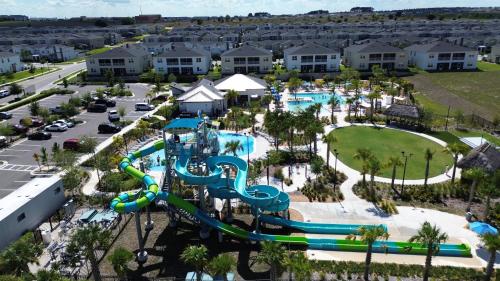 Luxury Family Retreat Walkable to the waterpark photo 8