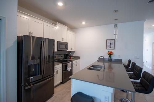 Luxury Family Retreat Walkable to the waterpark photo 25