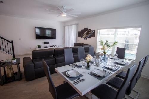 Luxury Family Retreat Walkable to the waterpark photo 26