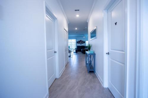 Luxury Family Retreat Walkable to the waterpark photo 13