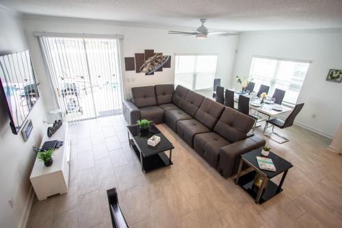 Luxury Family Retreat Walkable to the waterpark photo 11