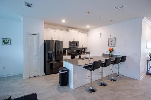 Luxury Family Retreat Walkable to the waterpark photo 22