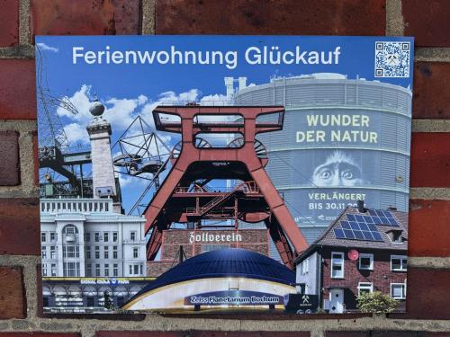 Et logo, certifikat, skilt eller en pris der bliver vist frem på Ferienwohnung Glückauf - KEINE Monteurzimmer