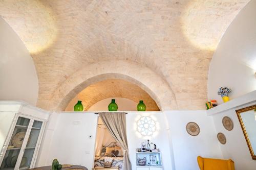 a room with an arched ceiling with green vases at Un giorno bellissimo suite & spa in Martina Franca