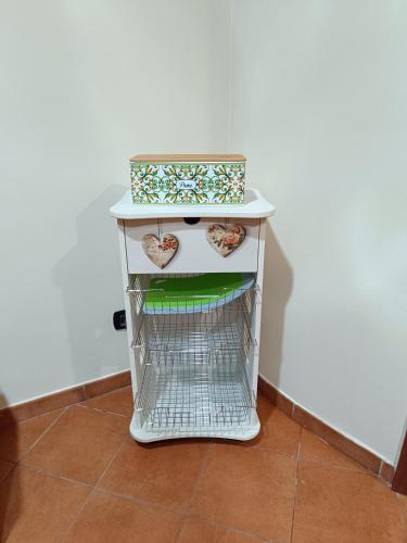 a small white table with a box on top of it at Oracolo Di Delfi in Taranto